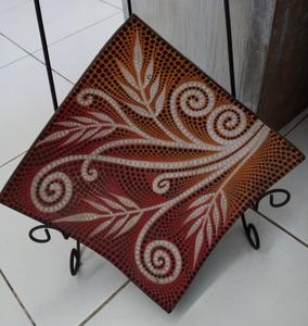 Ensemble de 3 assiettes décoratives en céramique faites à la main avec décoration peinte à la main et motif végétal pour la décoration de la maison - Product Image 2