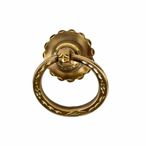 Aldaba de puerta de inspiración vintage Diseño atemporal para su hogar Aldaba de puerta de metal Premium - Product Image 2