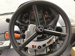 รถแทรกเตอร์คูโบต้า M7174 KVT 170 แรงม้า ขับเคลื่อน 4 ล้อ เครื่องยนต์ดีเซล พรีเมียม สำหรับการเกษตร พร้อมห้องโดยสารและที่ตักด้านหน้า ขาย - Product Image 5