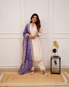 Salwar Kameez exclusif personnalisé vente en gros robe costume pour femmes Bollywood ethnique kurta kurti au meilleur prix pour adultes - Product Image 2