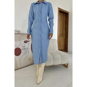 Robe fourreau bleue en cuir, longue, boutonnée, silhouette confortable, vente en gros - Product Image 2