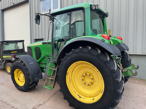 Se vende tractor agrícola John Deere 6620 Premium 4x4. |   Tractor utilitario JD 125HP 4WD AutoQuad PowerQuad de fabricación alemana para uso. - Product Image 3