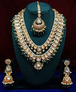 पार्टी और शादी के लिए लक्जरी नई शैली सेट का निर्माण सभी रंगों में महिलाओं के लिए अनुकूलित और उच्च गुणवत्ता वाले गहने - Product Image 1