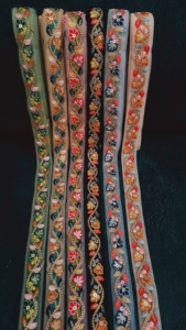 Tissu en dentelle brodée personnalisée de haute qualité pour robes de mariée, vêtements de mode, textiles de maison disponibles en différentes couleurs - Product Image 2