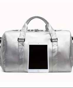 Sac de sport unisexe de luxe personnalisé, élégant, pour la gym, les voyages, avec logo personnalisé, fermeture éclair antivol, toutes saisons - Product Image 1