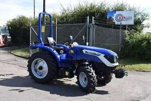 Achetez un tracteur à roues LOVOL M254 55HP 4WD avec cabine climatisée, poids de 4255 kg, capacité de charge avant de 1000 kg, pompe moteur essentielle, disponible dès maintenant - Product Image 4