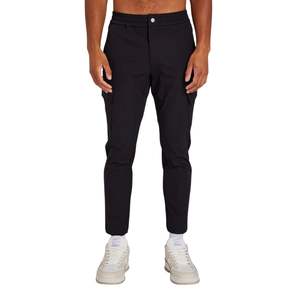 Pantalones Cargo de tecnología negra ajustados para hombre con diseño aerodinámico, cintura elástica y tela ligera de rendimiento elástico - Product Image 1