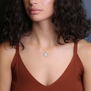 Collier pendentif pour femme en argent sterling 925, design fleur arc-en-ciel avec pierre de zircon brillante et transparente, tendance, pour mariage et fiançailles, vente en gros - Product Image 2