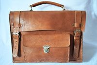 Maletín tipo bolsa dura de cuero genuino