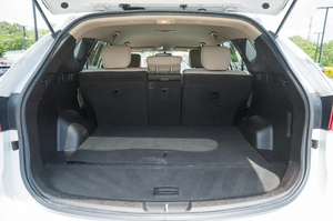 SUV SantaFE Sport 2.4L d'occasion de 2017, sièges en cuir, transmission automatique, phares LED, pneus R18, moteur à essence - Product Image 2