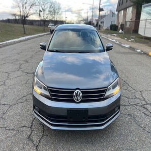 Sedán J-ETTA SE 2015 USADO EN EXCELENTES CONDICIONES, TRANSMISIÓN AUTOMÁTICA DE 6 VELOCIDADES, MOTOR DE 170HP - Product Image 1