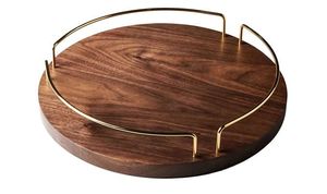 Plateau en bois robuste avec poignée en métal conçu pour la décoration de salle à manger de ferme et les réunions de famille - Product Image 6