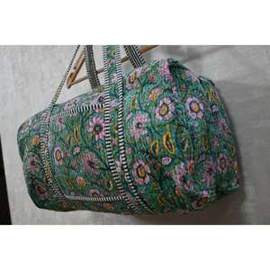 Sac de voyage léger en coton matelassé imprimé à la main de style bohème indien, sac de week-end de luxe, sac à bandoulière floral - Product Image 3