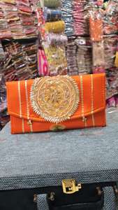 Sac à main pochette traditionnel brodé à la main, motifs floraux et géométriques, style indien vintage Banjara Kutch, naturel, le meilleur - Product Image 2