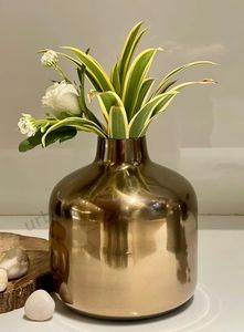 Pot de fleurs moderne et robuste en fer, écologique, plaqué or brillant pour une longue durée de vie, pour l'intérieur, l'extérieur, le jardin et la présentation de plantes à la maison - Product Image 4