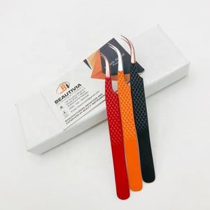 Pinzas de pestañas profesionales curvadas en J OEM, Punta puntiaguda de acero inoxidable sostenible con revestimiento de Color personalizado, agarre fuerte Beautivia - Product Image 5