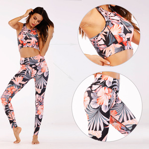 Leggings personnalisés à sublimation, taille mi-haute élastique, écologiques, respirants, séchage rapide, imprimé floral, vente en gros, pour gym et décontracté, 220g - Product Image 3
