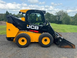 Chargeuse compacte sur pneus JCB 300 Eco à haute performance avec hydraulique à grande capacité de levage pour les travaux de construction lourds - Product Image 2