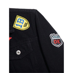 Veste en jean décontractée noire unique pour homme avec patchs brodés, simple boutonnage, technique délavée pour la saison d'automne - Product Image 5