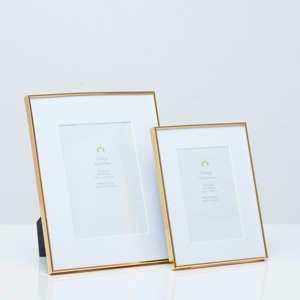 Cadre photo artistique à la mode avec finition haut de gamme ajoutant charme et chaleur de luxe à tout décor de maison ou de bureau - Product Image 4