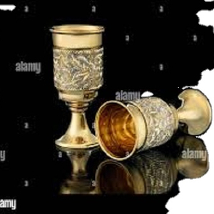 แก้วไวน์ทองเหลืองโบราณสลักลายทำมือ ถ้วยโลหะสำหรับดื่ม สไตล์โบราณ ของใช้ในบาร์ ของขวัญแต่งงาน ภาชนะบนโต๊ะอาหารสุดหรู - Product Image 1