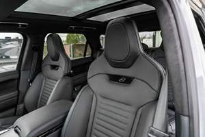 Range Rover Sport P635 SV 2025 con Motor V8 Twin-Turbo y Transmisión Automática - Product Image 4