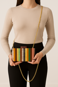 Pochette de soirée de luxe artisanale en bois et résine, durable, écologique, légère, motif à pois, avec chaîne bandoulière, personnalisable avec logo - Product Image 6