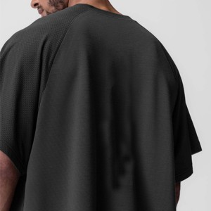 Camiseta elegante de manga raglán para hombre con tela suave para uso activo e informal - Product Image 4