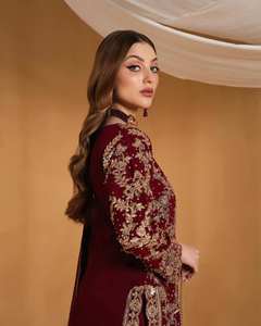 Belle broderie lourde et travail à la main en pierre haut-bas avec Dupatta - Product Image 4