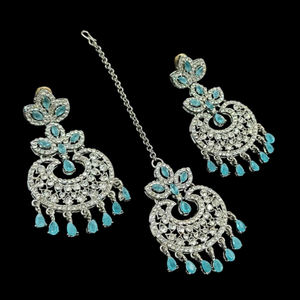 Boucles d'oreilles pendantes élégantes plaquées argent avec Maangtikka assorti avec des pierres autrichiennes scintillantes - Product Image 5