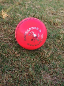 Kookaburra Pink Leather 2-Piece Match Cricket Hard Balls 156G Categoría de producto - Product Image 5