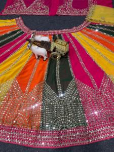 Dernier travail de broderie en velours de designer fantaisie Lehenga Choli par Fab Zone - Product Image 2