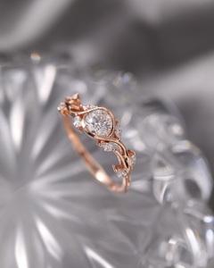 Anillo de compromiso de diamante de moissanita de corte brillante de 6mm | Acentos laterales de banda de vid floral | Minimalista chapado en oro de 18 quilates de plata esterlina - Product Image 3