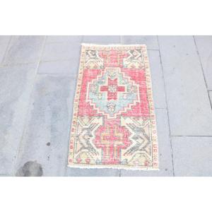 Rug, 1.7x2.9 ft Vintage Rug, <b>Red</b> Check Rug <b>Wool</b> - Product Image 1