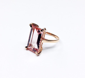 Proveedor de Joyería al por Mayor para Uso Diario, Anillo de Boda con Piedra Grande Personalizada de Morganita con Corte Princesa en Oro de 18K - Product Image 5