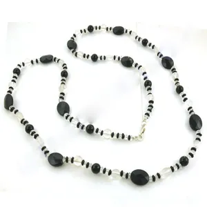 Collier bohème pour femme avec perles noires et transparentes en cristal, idéal pour les soirées - Product Image 2