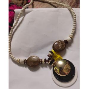 Collar de resina de moda hermoso y pulido de alta calidad hecho a mano de lujo personalizado para mujeres de la India. - Product Image 1