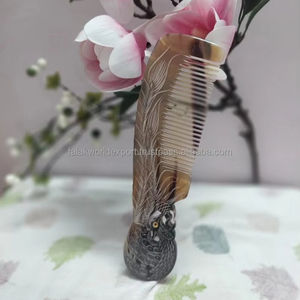 Peigne en corne de buffle naturelle artisanal avec des dents fines et larges pour les cheveux et la barbe à prix de gros de falak World Export - Product Image 6
