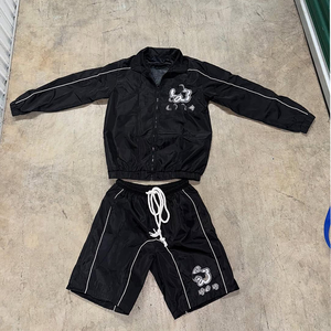 Chándal de nailon personalizado para hombre, conjunto cortavientos de dos piezas, chaqueta y pantalones ligeros, proveedor de ropa deportiva OEM, camisa y pantalones cortos - Product Image 6