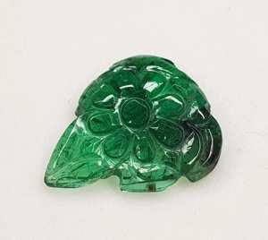 Pendentifs larme en forme de feuille d'émeraude sculptée en forme de pierre précieuse pour la fabrication de bijoux Emerald Mughal Art By Zubeda Gems - Product Image 3