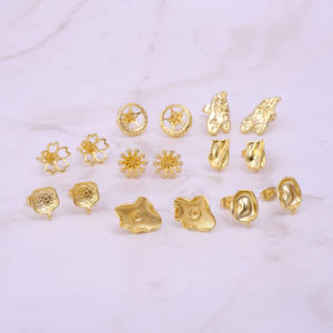 Connecteur de boucles d'oreilles en laiton plaqué or style fleur, tendance et à la mode, vente en gros pour la fabrication de bijoux DIY, modèle El Joyero 3926 - Product Image 4