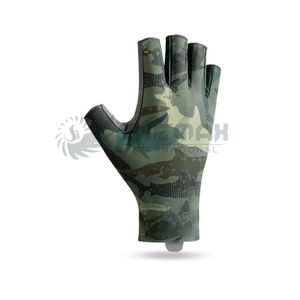 Thermal waterproof <b>fishing</b> gloves with insulated interior wind blocking outer layer and strong <b>grip</b> for winter angling condition - Product Image 1