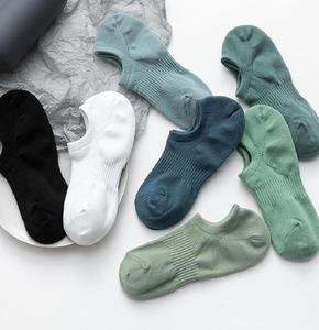 Vente en gros 100% coton Chaussettes d'été personnalisées à la mode colorées et respirantes Chaussettes décontractées pour hommes antidérapantes Couleur unie - Product Image 2