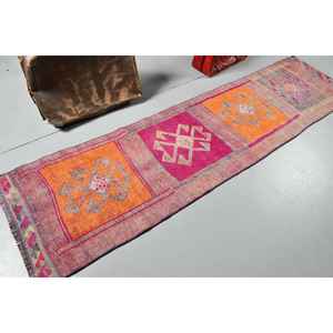 Alfombra Vintage de 2.4x9.9 pies, Alfombra Turca, Alfombra de Lana Abstracta Rosa Naranja - Product Image 2