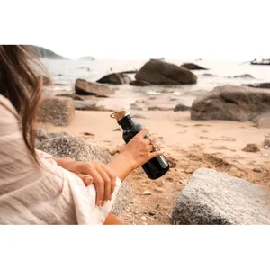 Bouteille RPET de 680 ml avec gadget en bambou RCS, vaisselle en plastique durable - Product Image 3