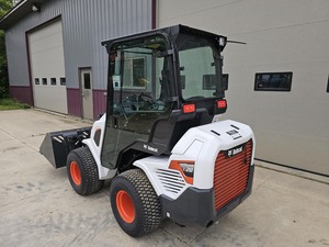 Mini chargeuse sur pneus 2024 L28 - Product Image 3