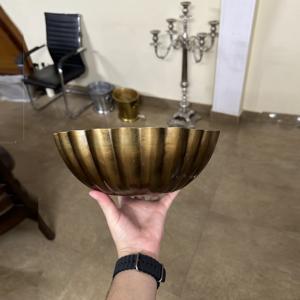 Bol de service en métal finition or antique bol de service de fruits avec bol de chocolats fait à la main pour la décoration de table - Product Image 1