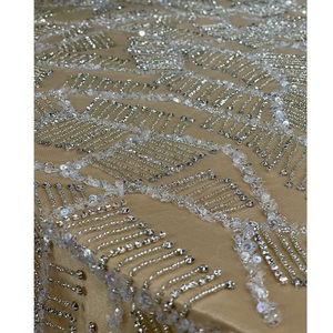 Tissu en maille de dentelle perlée délicate de fabrication indienne avec des détails complexes pour des robes élégantes disponibles au prix d'exportation - Product Image 4