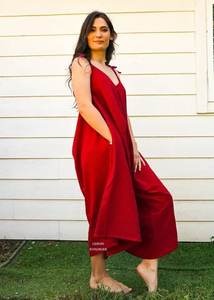 2023 nuevo Mono de verano con cuello en V para mujer, tejido de tamaño libre, informal, suelto, sin mangas, con pierna ancha, rojo liso - Product Image 2