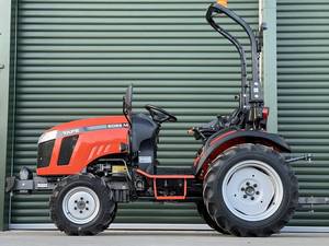 Envío Gratis Tractor Agrícola Compacto 4x4 de 25 HP, Diésel de 3 Cilindros, Elevación de 739 kg, Transmisión 9F+3R e Hidráulica de 26 L/min - Product Image 2